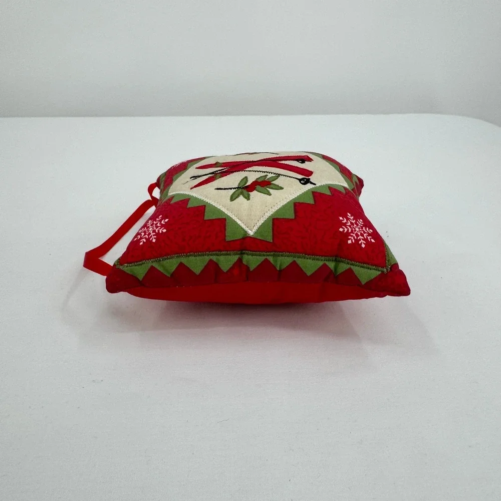 Set of 2 Vintage Winter Ski Embroidered Stuffed Hanging‎ Decorations Red Green